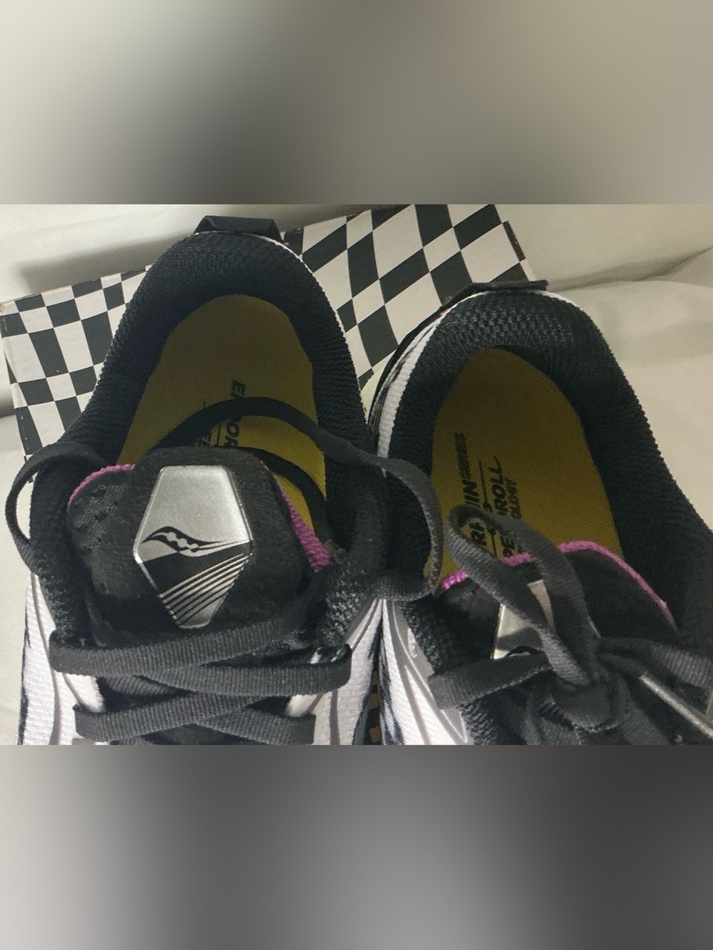 Saucony Endorphin Speed 2 Running Shoes Women’s 9.5 white yellow black - Picture 2 of 9